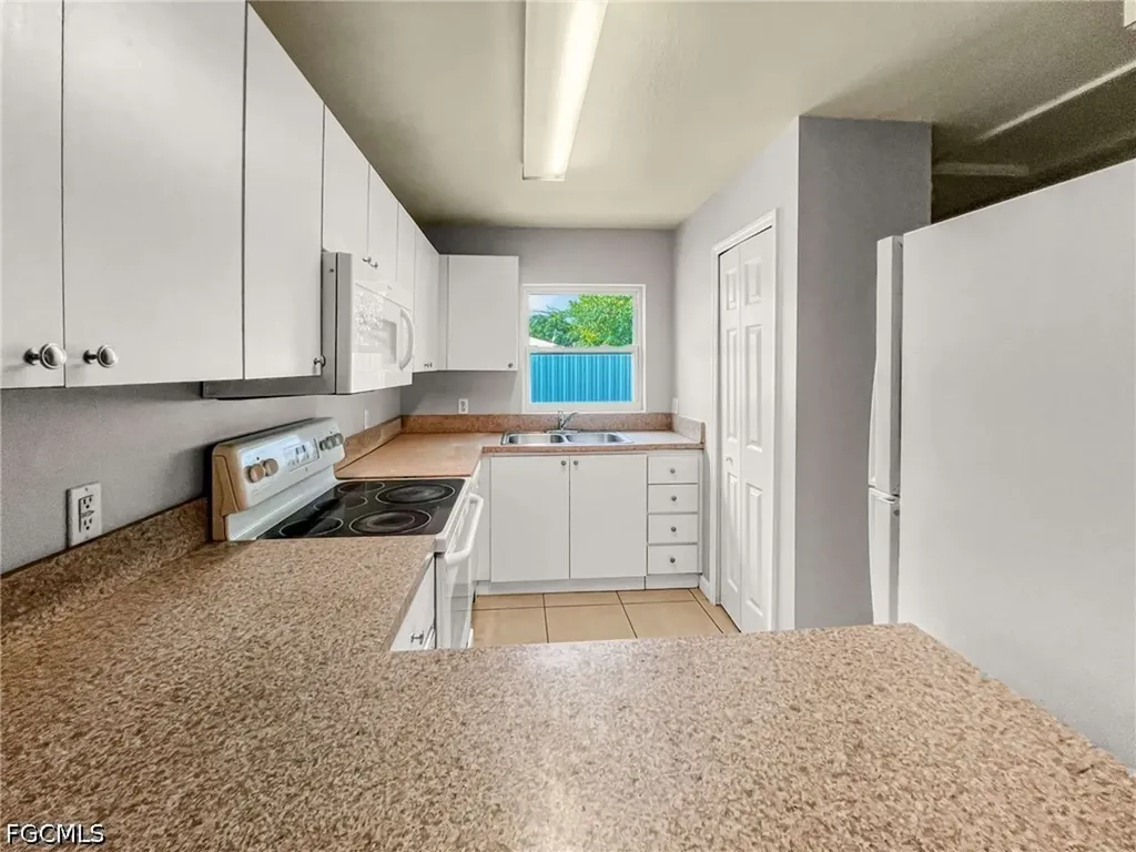 1321 SE 8th Avenue Cape Coral FL 33990