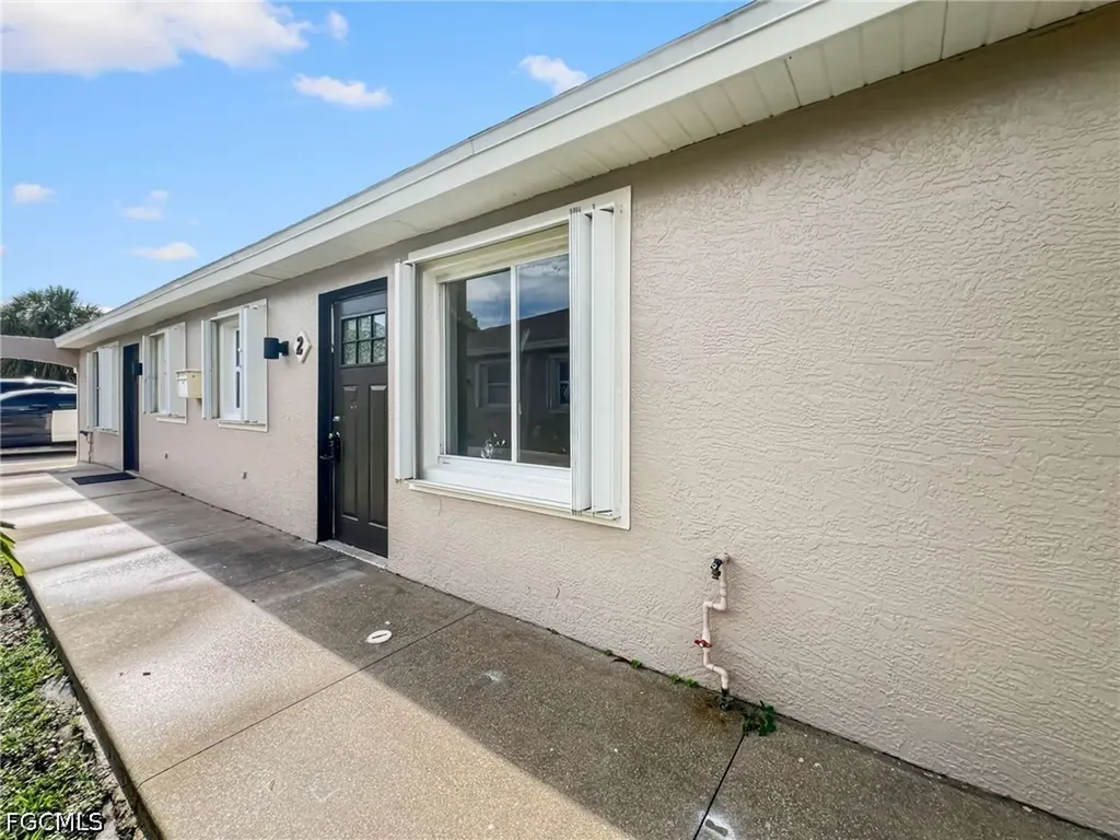 1321 SE 8th Avenue Cape Coral FL 33990