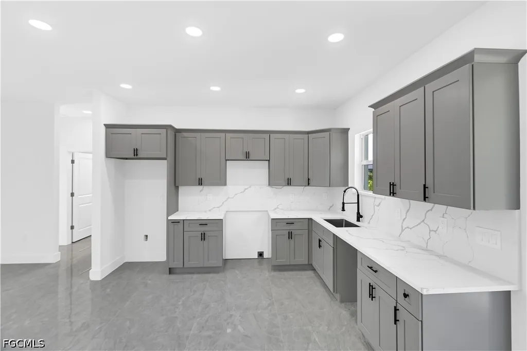 864 Chantilly Street E Lehigh Acres FL 33974