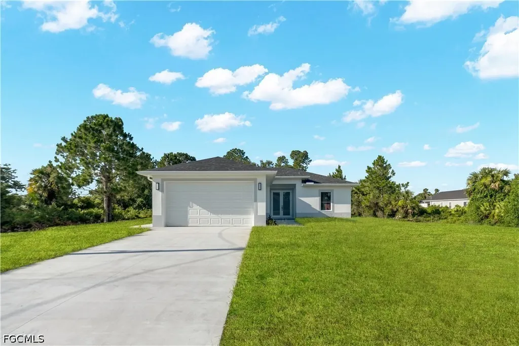 864 Chantilly Street E Lehigh Acres FL 33974