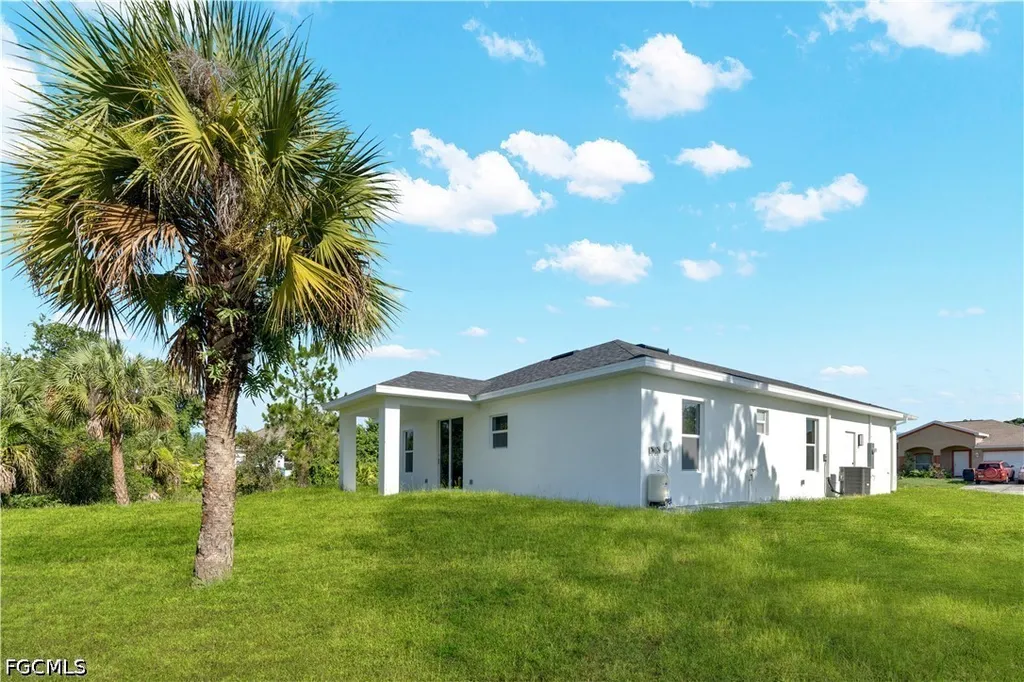 864 Chantilly Street E Lehigh Acres FL 33974