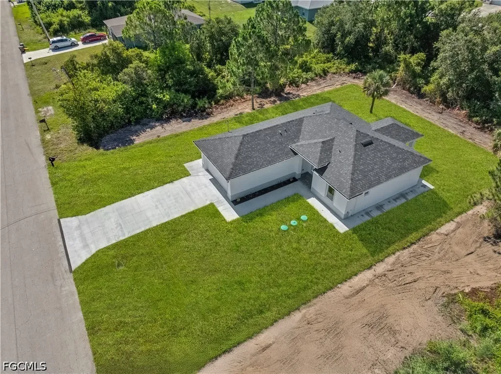 864 Chantilly Street E Lehigh Acres FL 33974