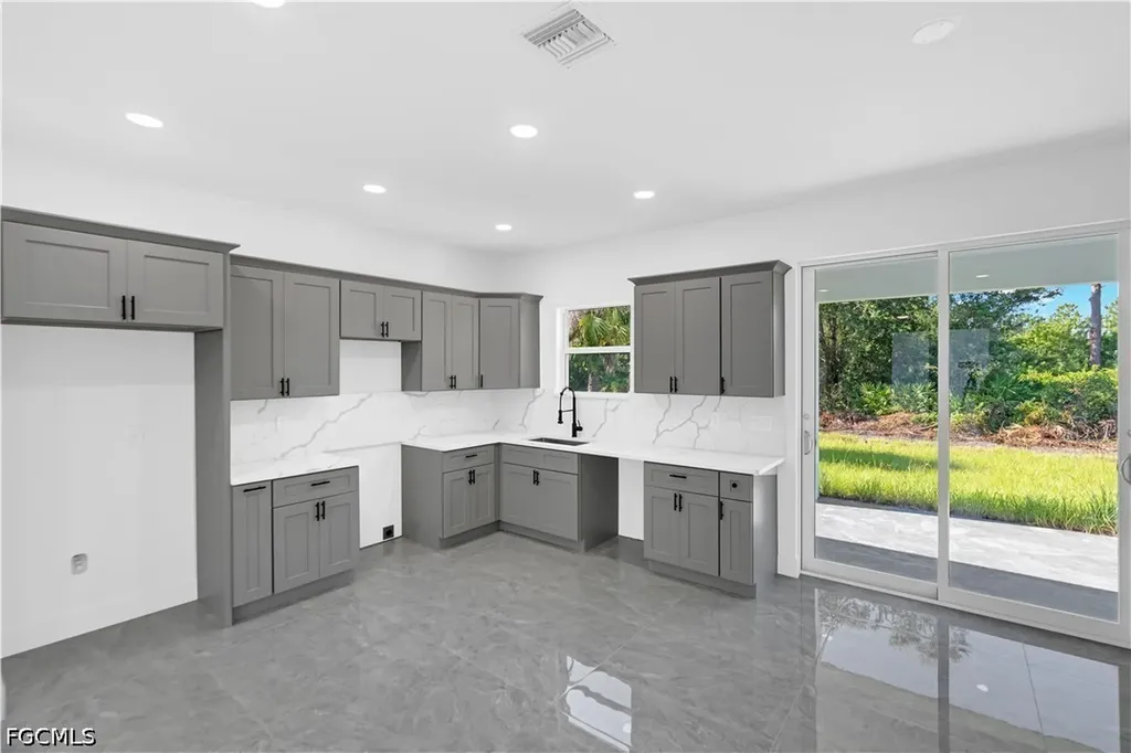 864 Chantilly Street E Lehigh Acres FL 33974