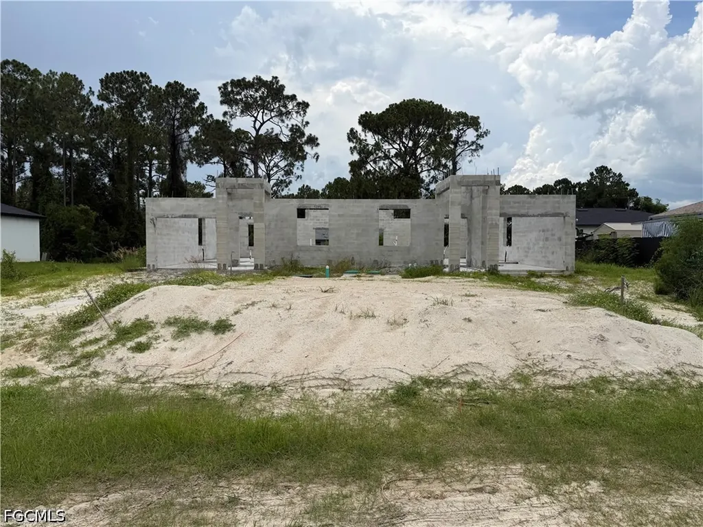 2412/2414 Lantana Avenue S Lehigh Acres FL 33973