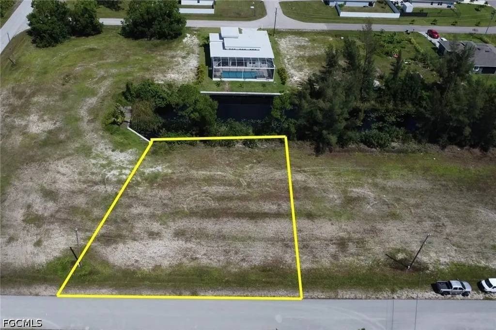 807 NE 38th Terrace Cape Coral FL 33909