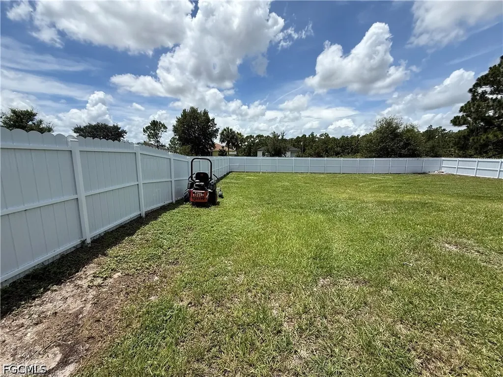 557 Oakshire Lane Lehigh Acres FL 33972