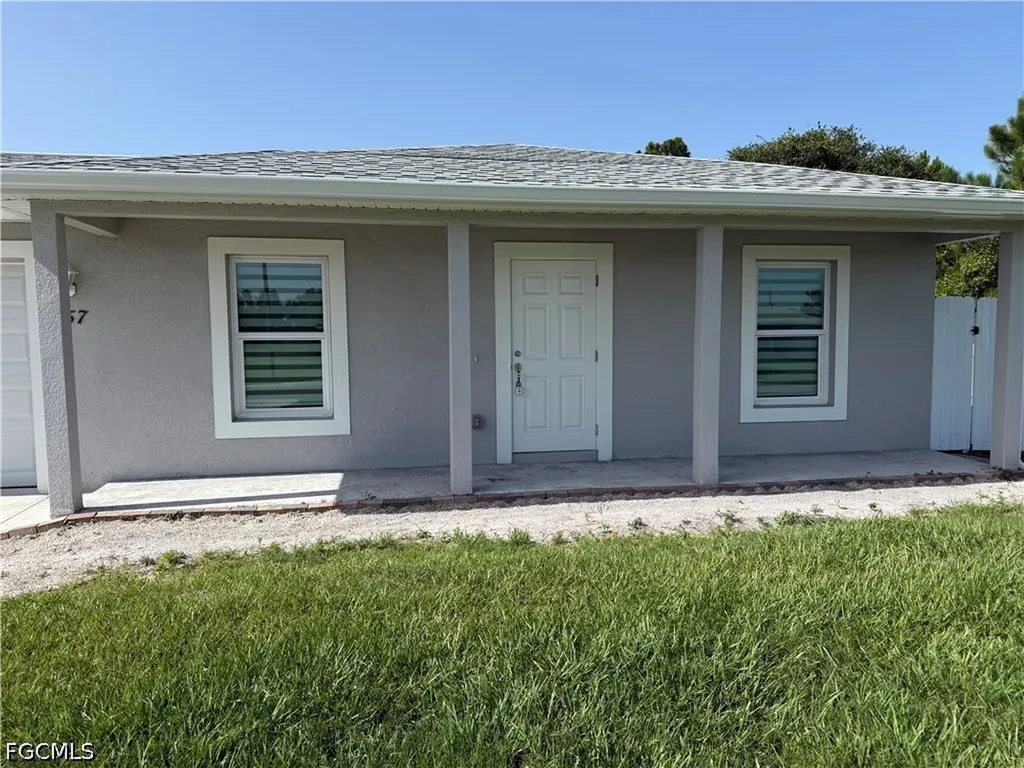 557 Oakshire Lane Lehigh Acres FL 33972