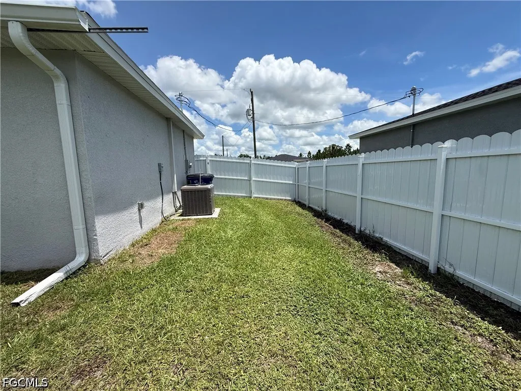 557 Oakshire Lane Lehigh Acres FL 33972