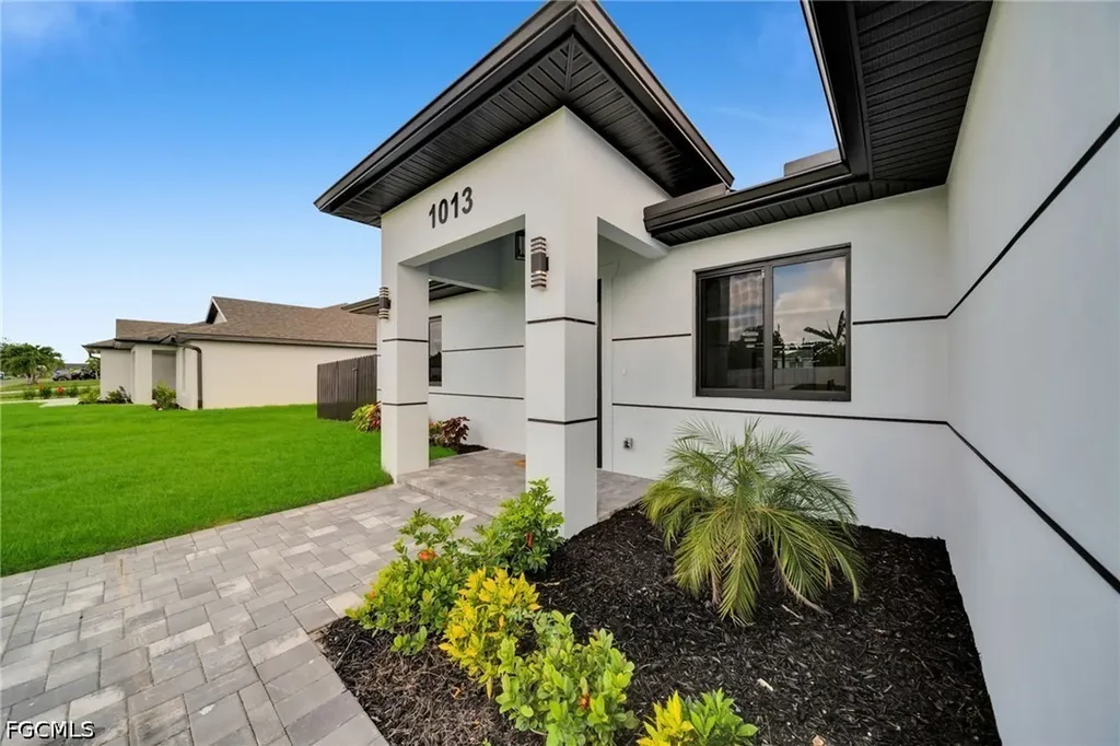 1013 NE 12th Terrace Cape Coral FL 33909