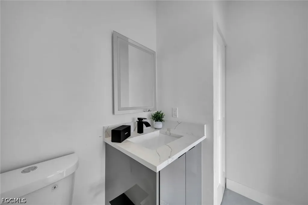 1013 NE 12th Terrace Cape Coral FL 33909