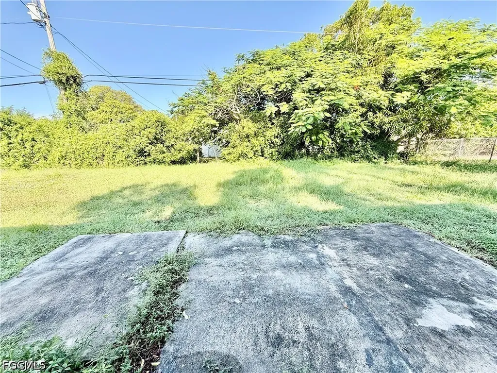 27 Apache Street Lehigh Acres FL 33936