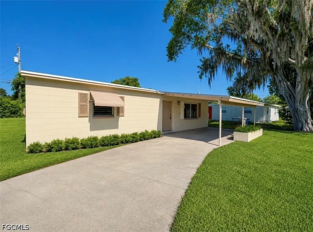 27 Apache Street Lehigh Acres FL 33936