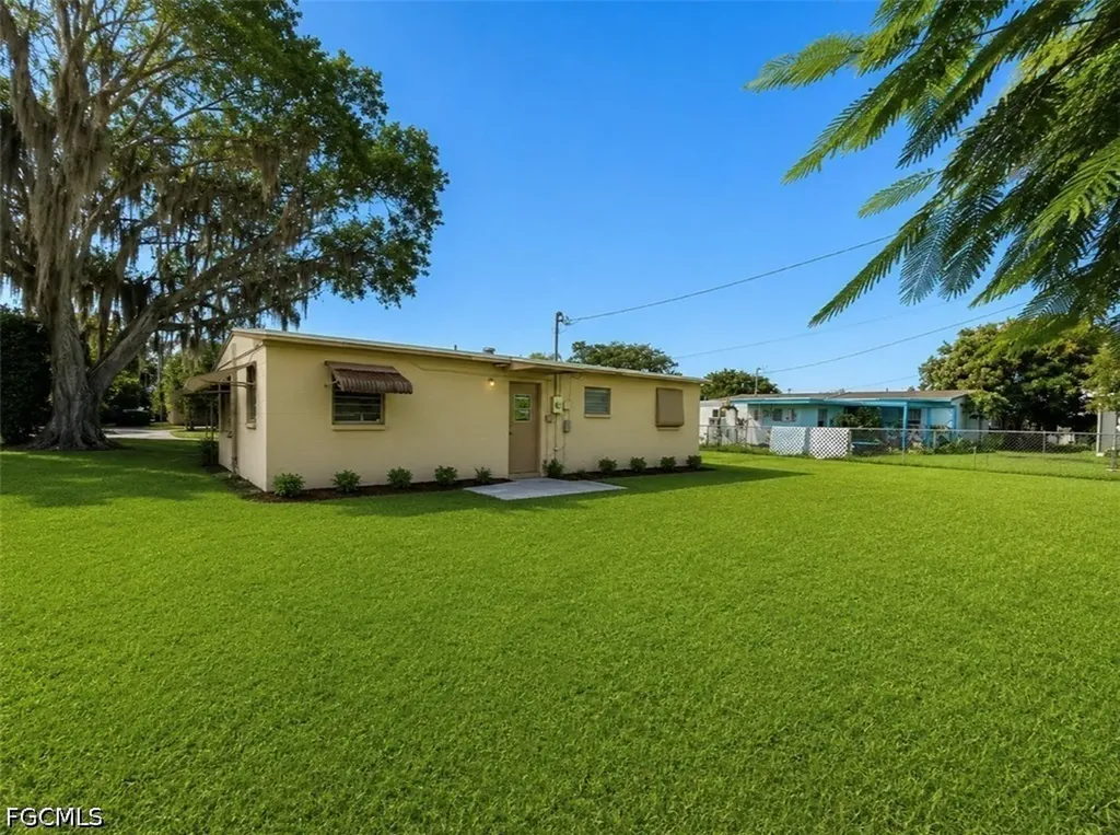 27 Apache Street Lehigh Acres FL 33936