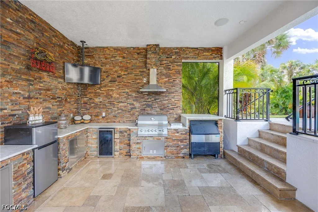 214 9th Street NW Naples FL 34120