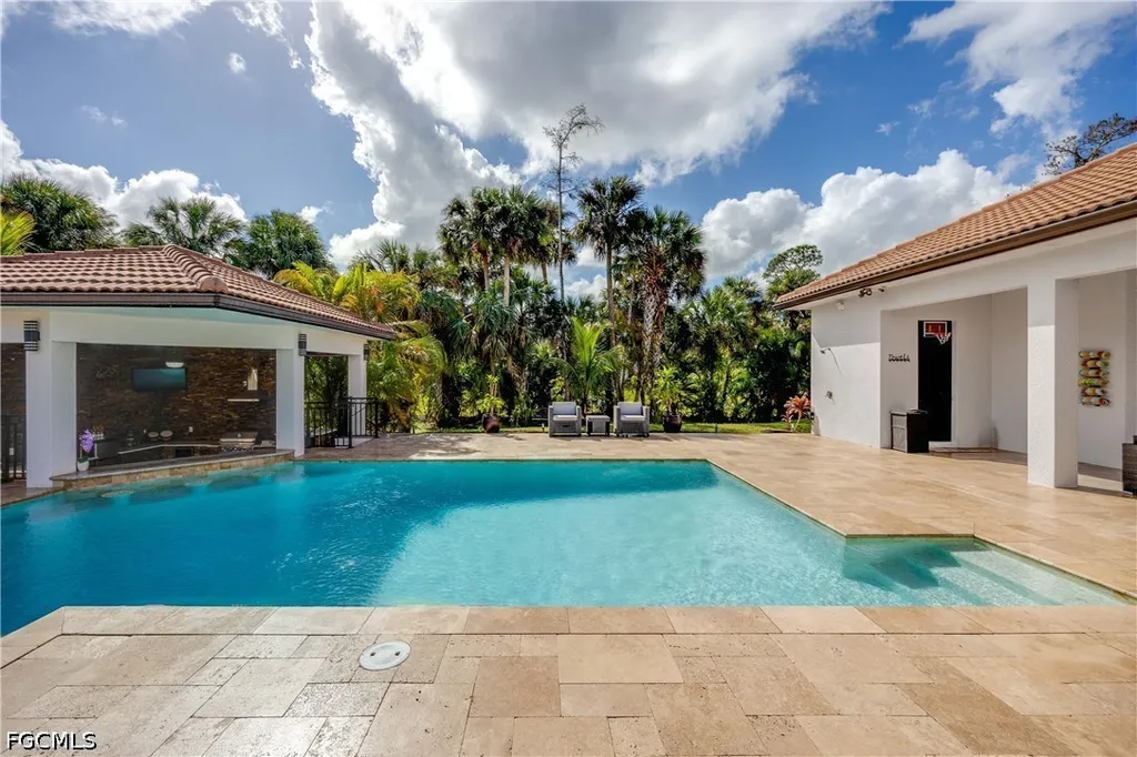 214 9th Street NW Naples FL 34120