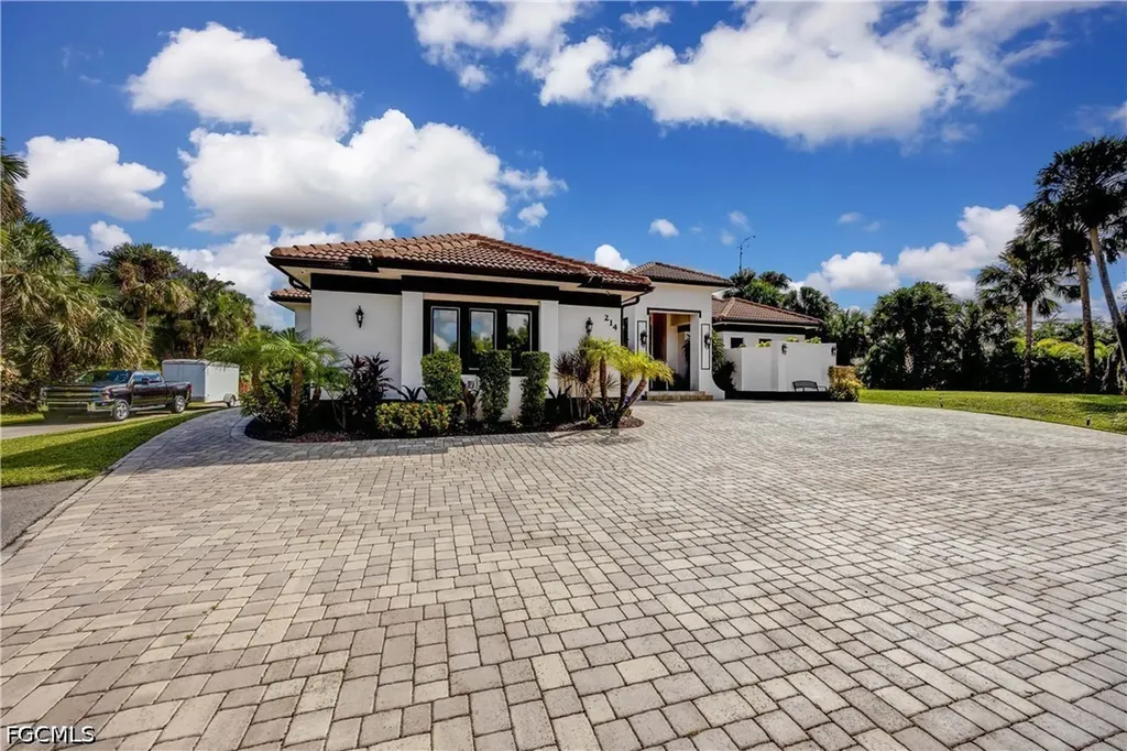 214 9th Street NW Naples FL 34120