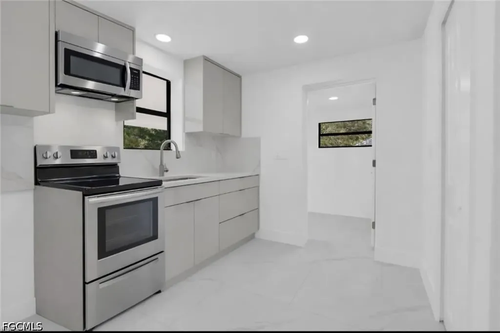 356 New York Drive Fort Myers FL 33905