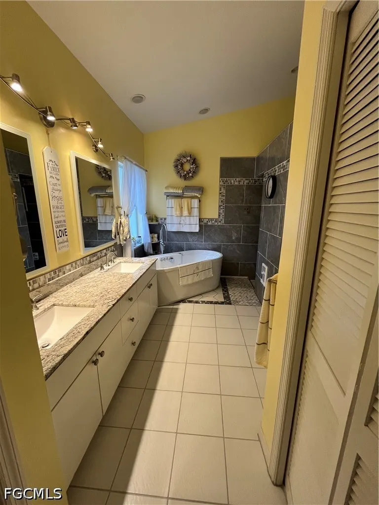 3474 Clubview Drive North Fort Myers FL 33917