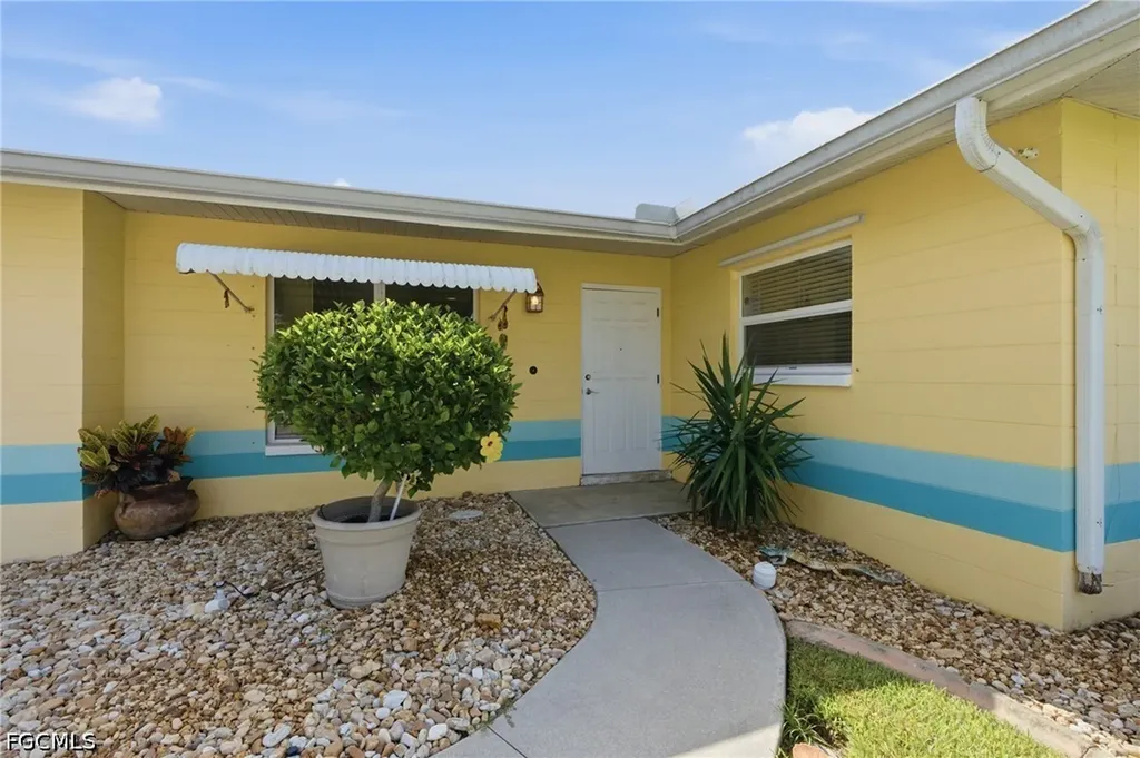 4933 Triton Court W Cape Coral FL 33904