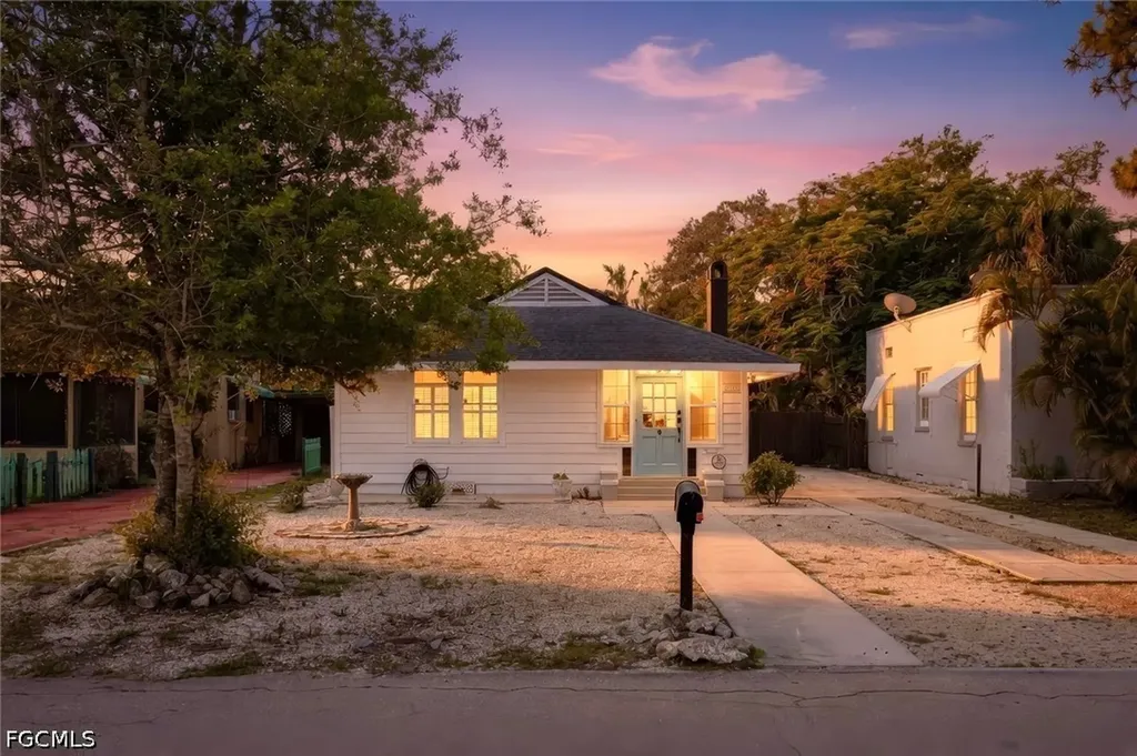 Fort Myers FL, 2122 Katherine Street