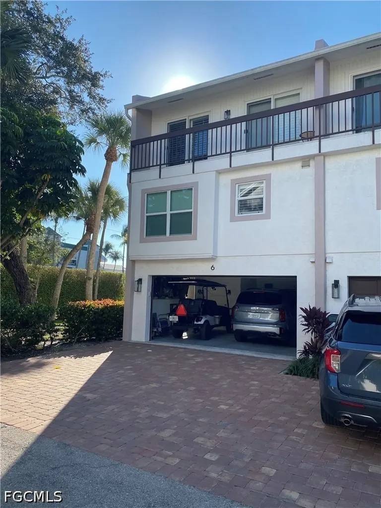 995 9th Avenue S Naples FL 34102