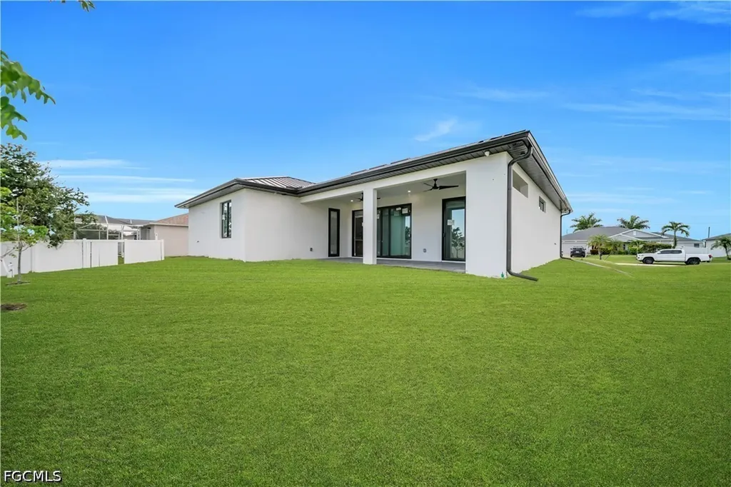2204 NW 5th Terrace Cape Coral FL 33993