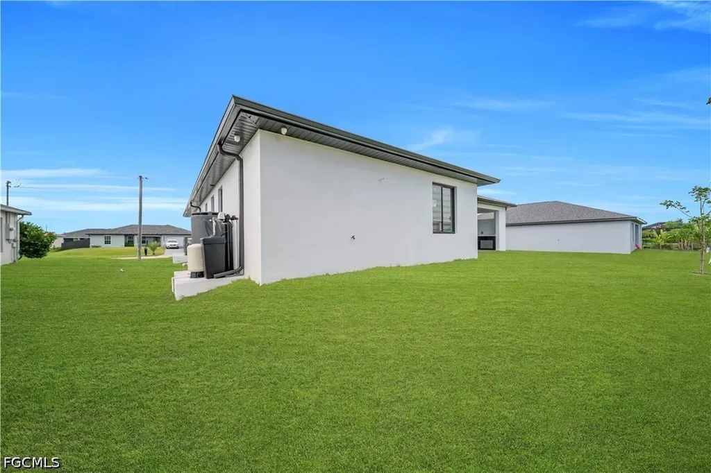 2204 NW 5th Terrace Cape Coral FL 33993