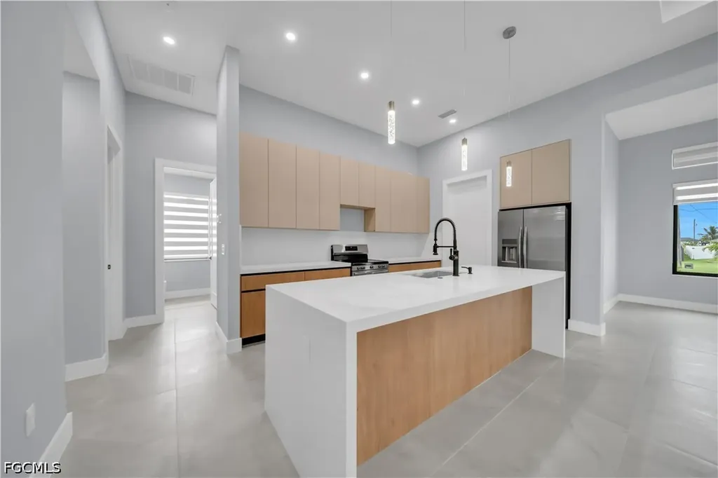 2204 NW 5th Terrace Cape Coral FL 33993