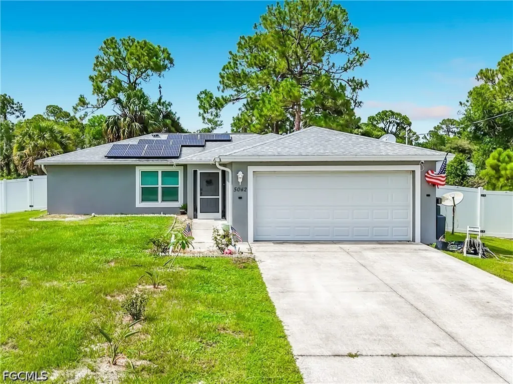 5042 SE Tradewinds Circle Labelle FL 33935