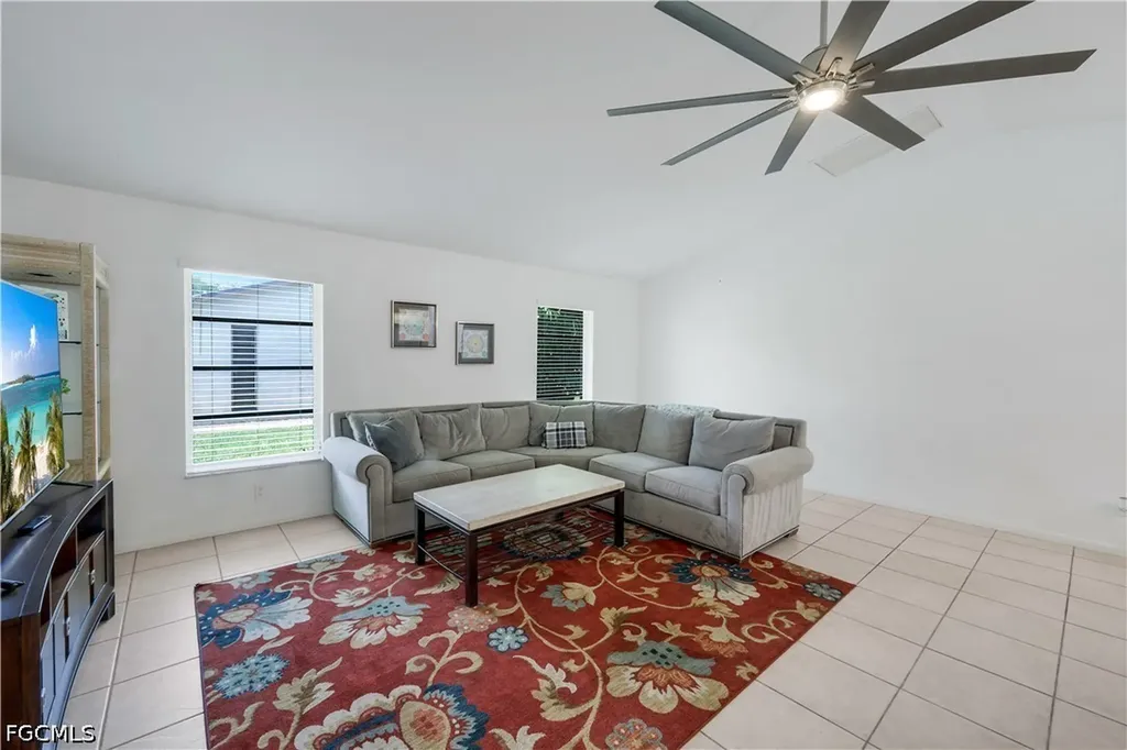 2526 SE 19th Place Cape Coral FL 33904