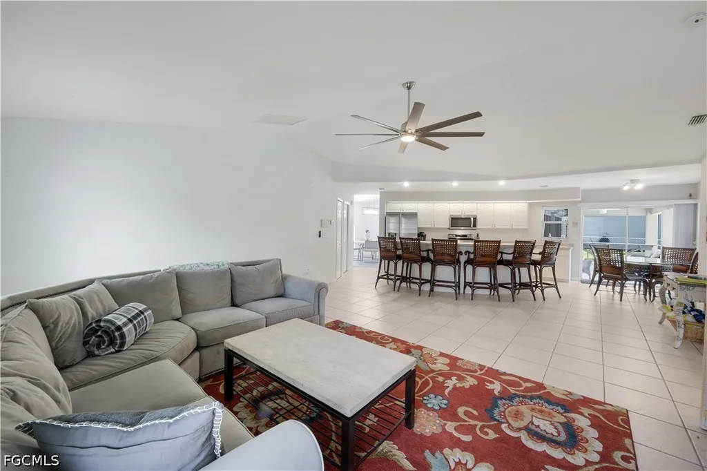 2526 SE 19th Place Cape Coral FL 33904
