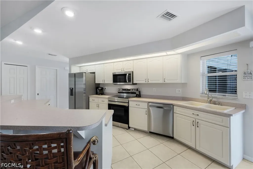 2526 SE 19th Place Cape Coral FL 33904