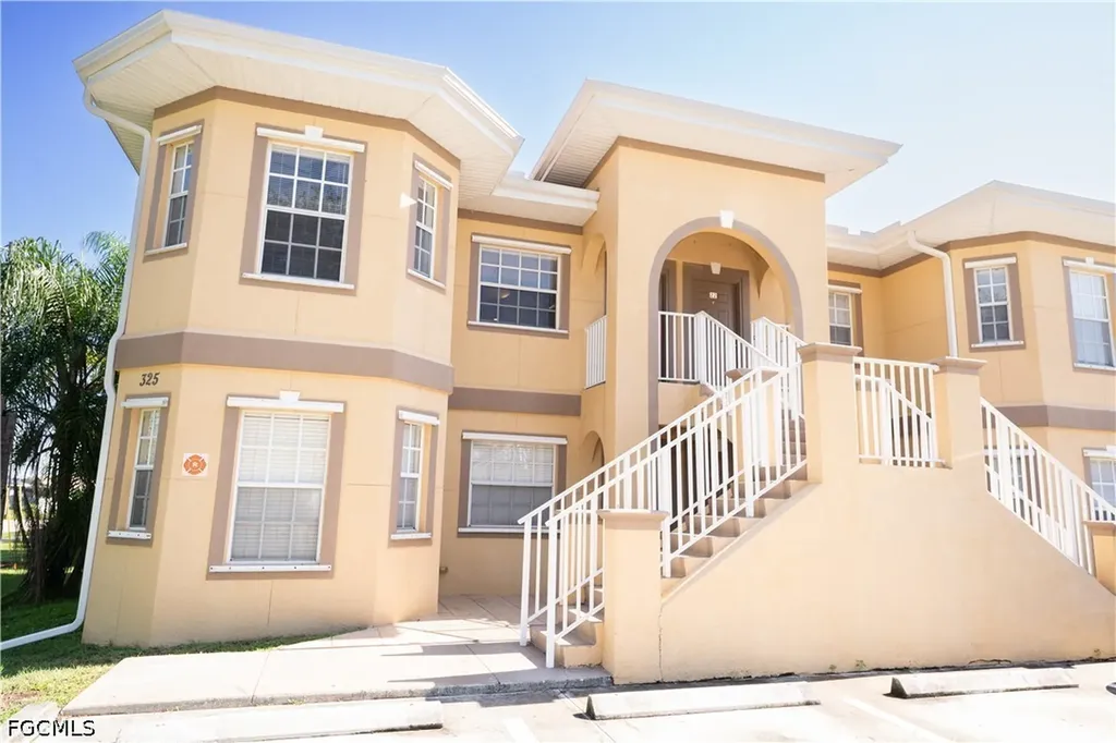 325/327 SE 23rd Avenue Cape Coral FL 33990