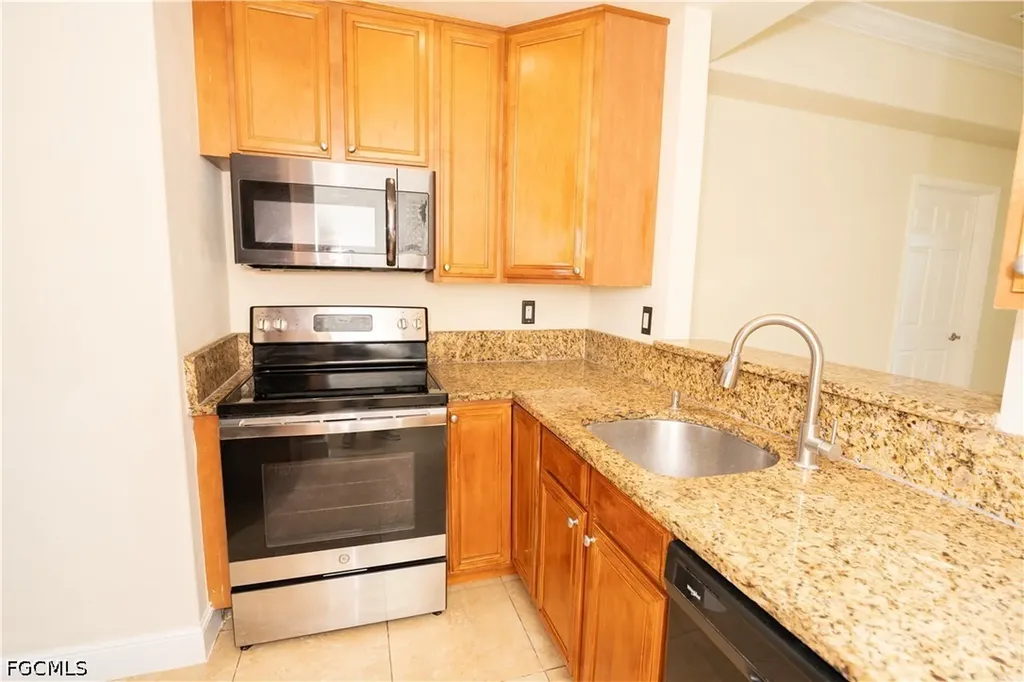 325/327 SE 23rd Avenue Cape Coral FL 33990