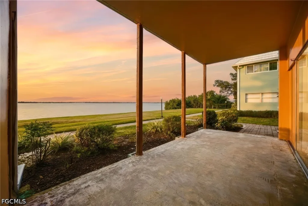 3225 E Riverside Drive Fort Myers FL 33916