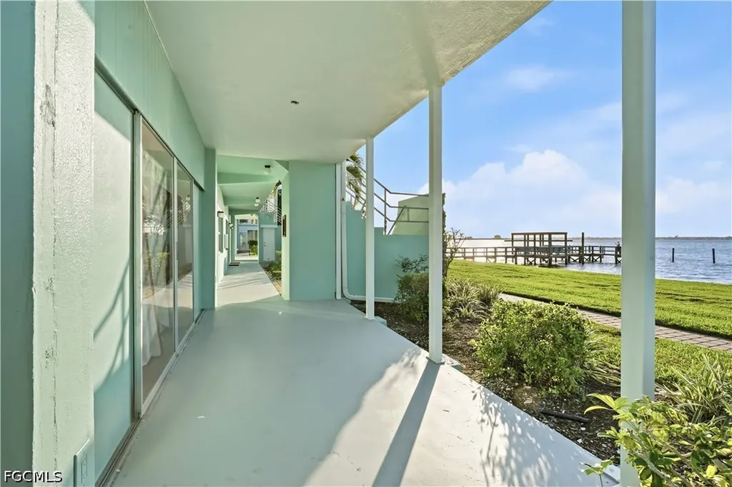 3225 E Riverside Drive Fort Myers FL 33916