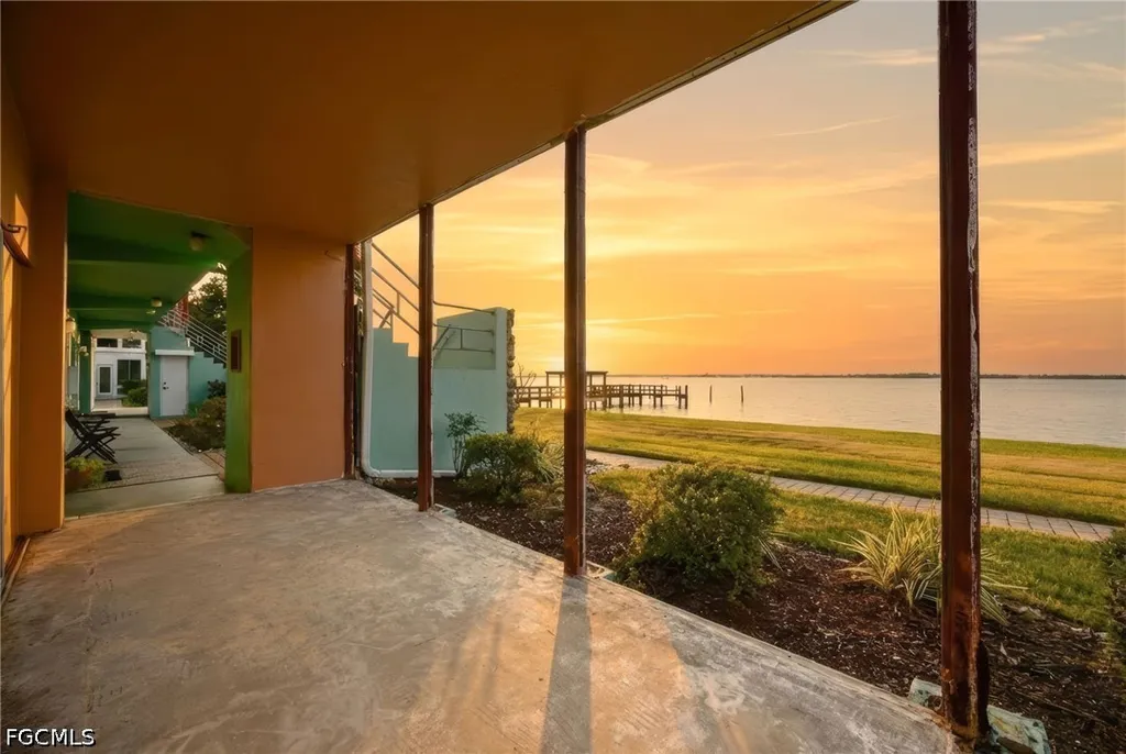 3225 E Riverside Drive Fort Myers FL 33916