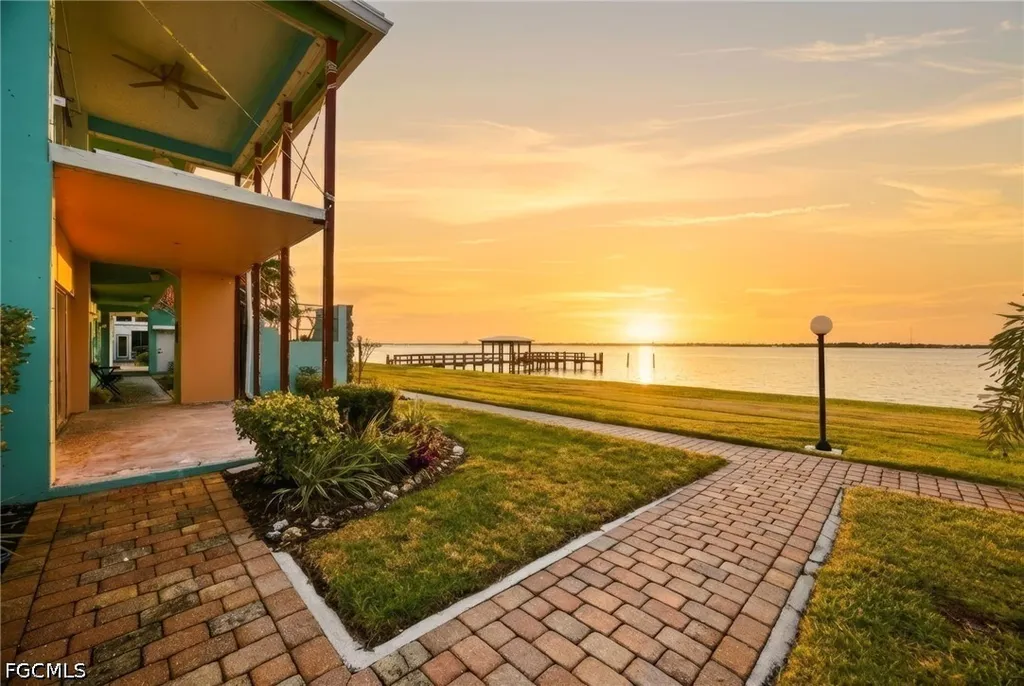 3225 E Riverside Drive Fort Myers FL 33916
