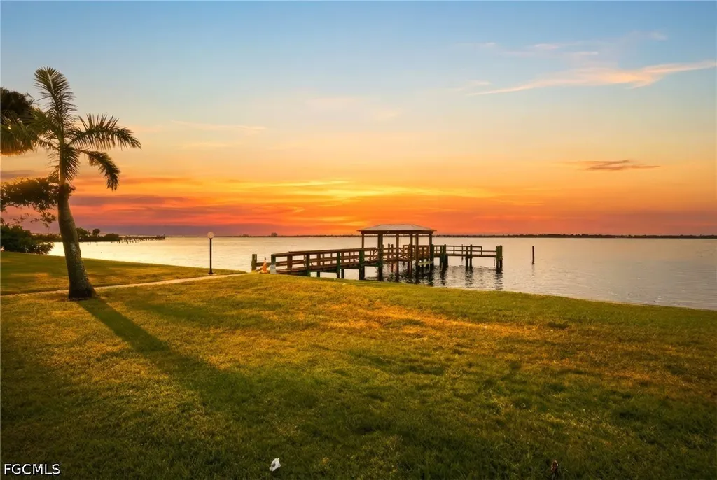 3225 E Riverside Drive Fort Myers FL 33916
