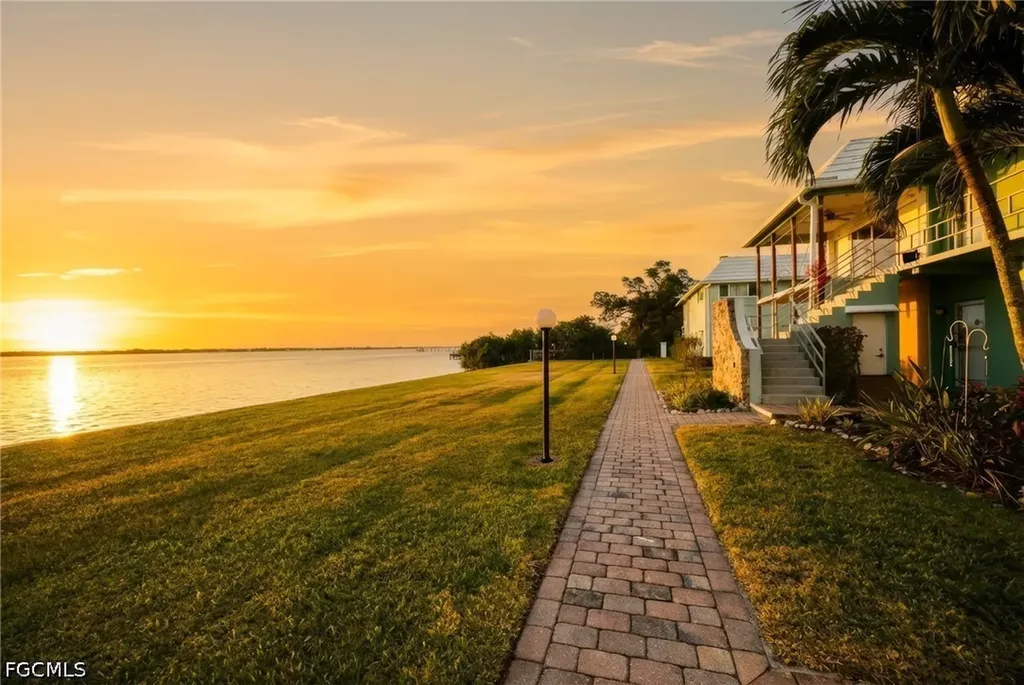 3225 E Riverside Drive Fort Myers FL 33916