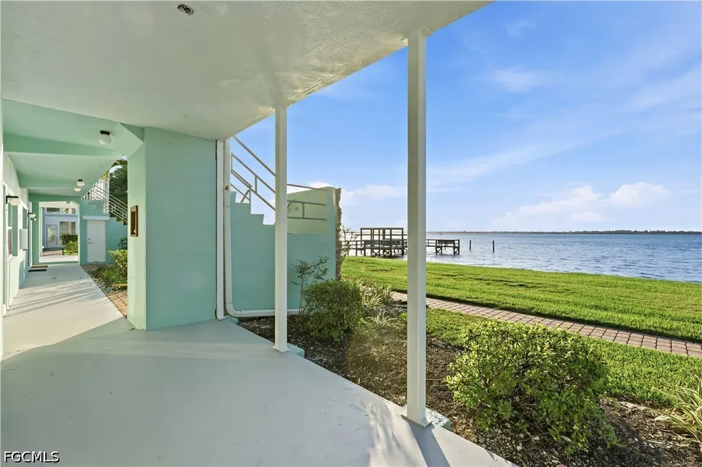 3225 E Riverside Drive Fort Myers FL 33916