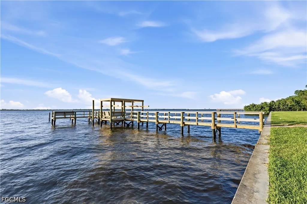 3225 E Riverside Drive Fort Myers FL 33916