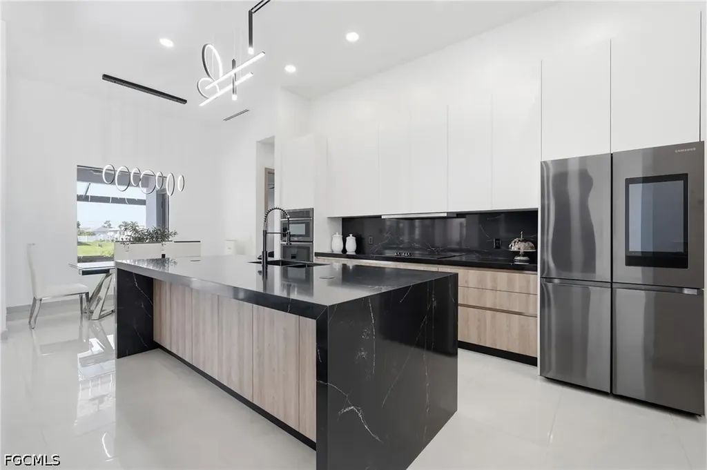 18 NE 6th Street Cape Coral FL 33909