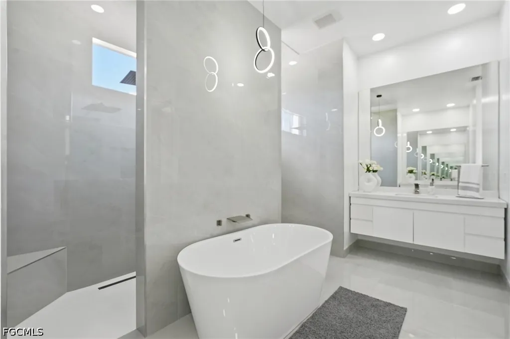 18 NE 6th Street Cape Coral FL 33909