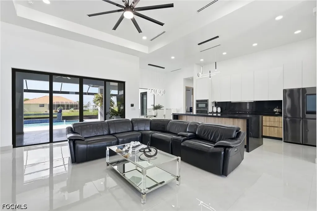 18 NE 6th Street Cape Coral FL 33909