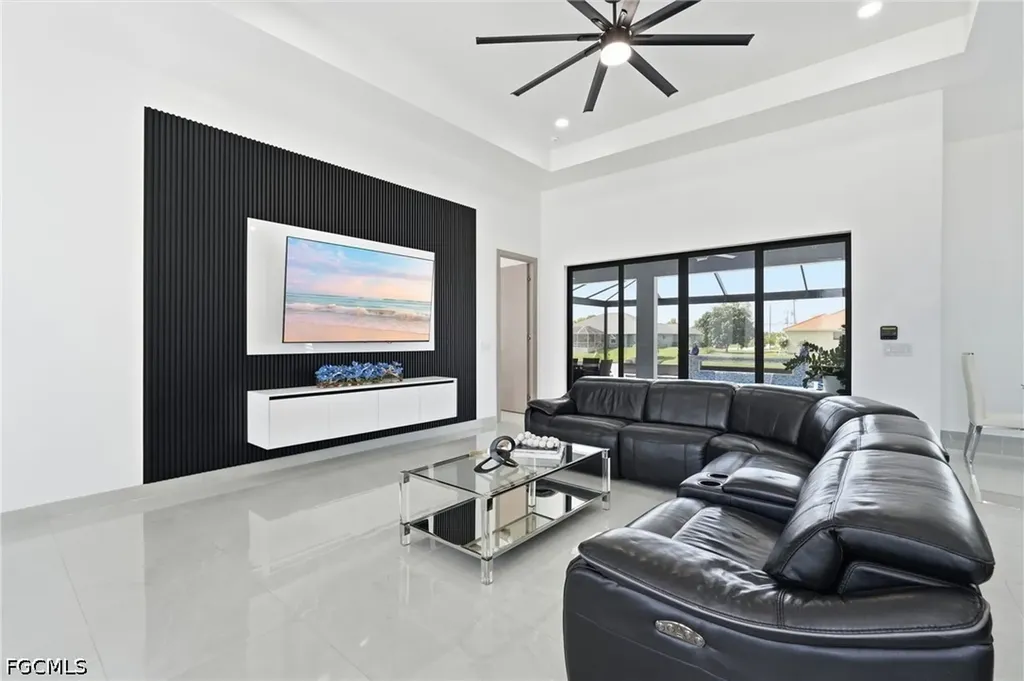 18 NE 6th Street Cape Coral FL 33909