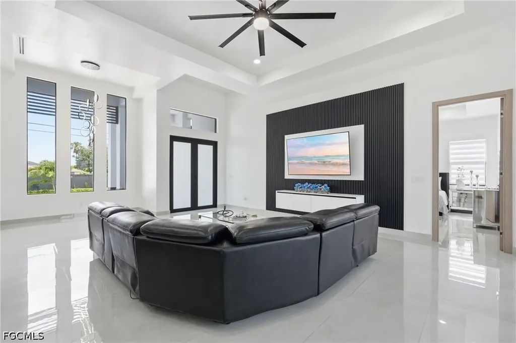 18 NE 6th Street Cape Coral FL 33909
