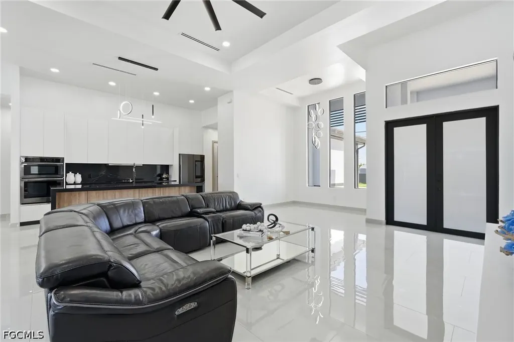 18 NE 6th Street Cape Coral FL 33909
