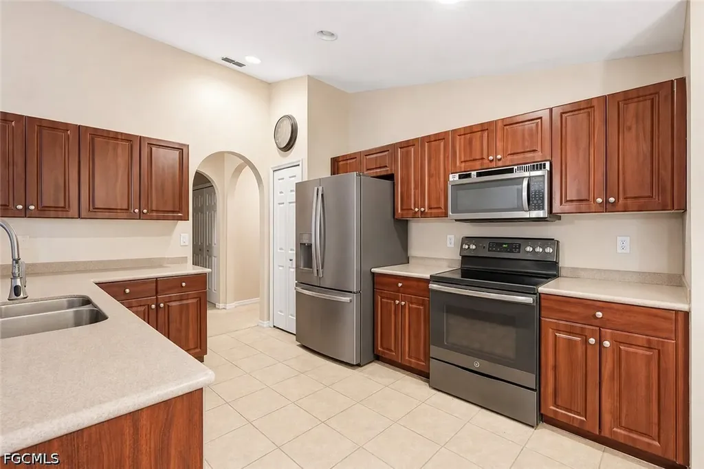 2541 NW 21st Avenue Cape Coral FL 33993