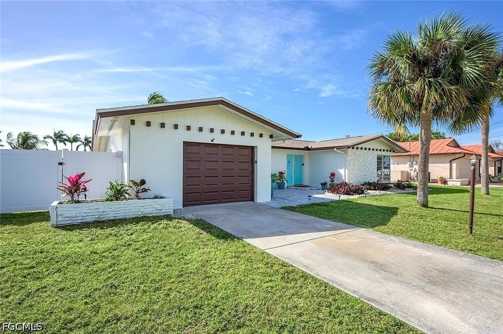 1432 Wellington Court Cape Coral FL 33904